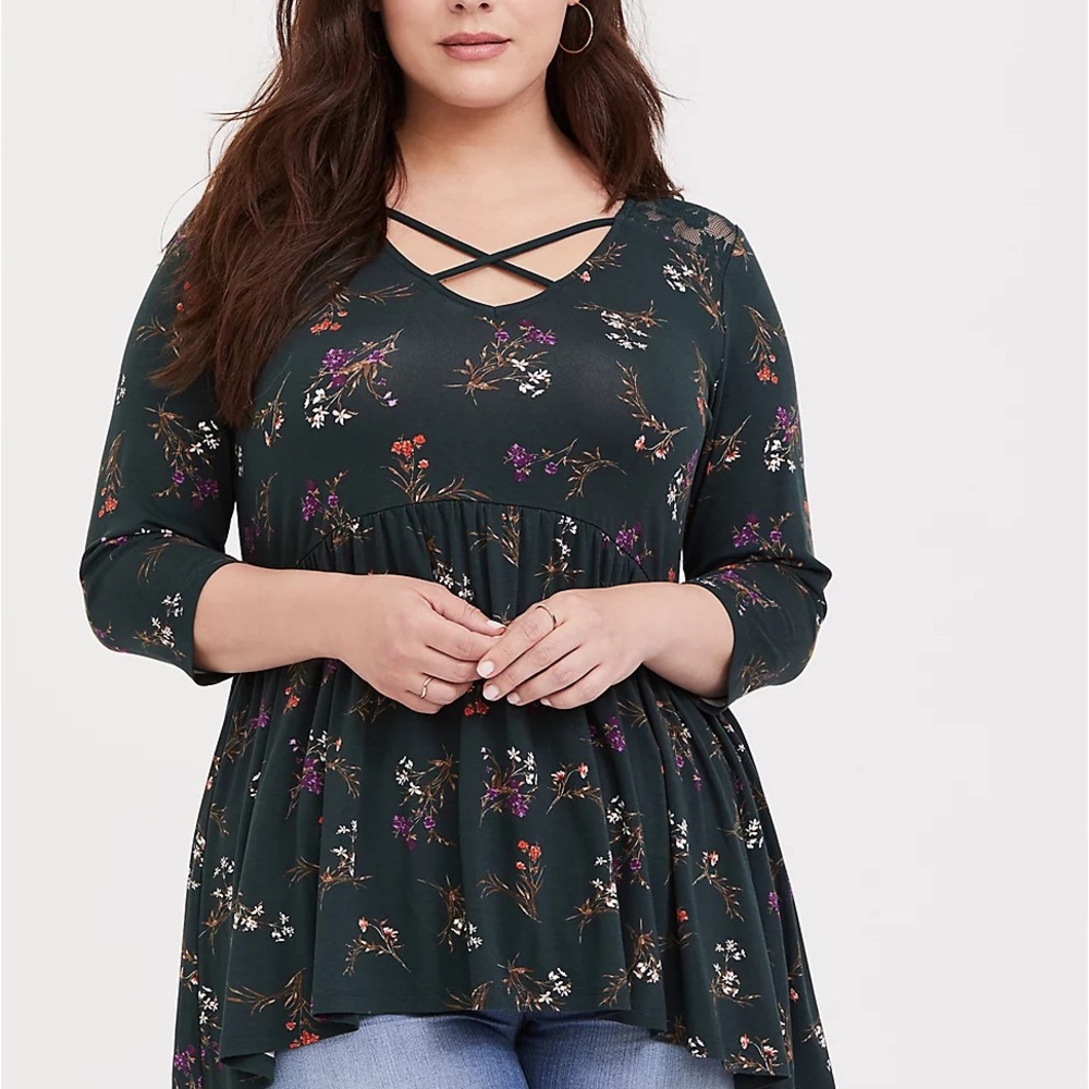 Super soft green flora crisscross babydoll top